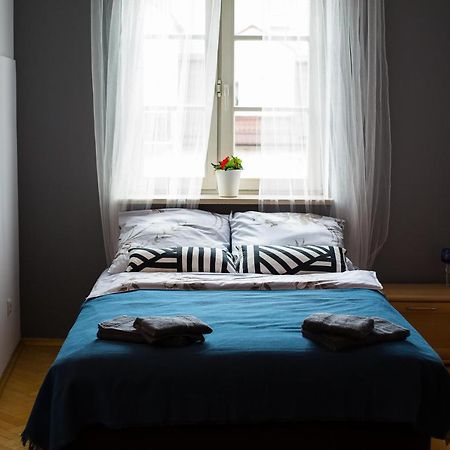 V Hostel Варшава Екстериор снимка