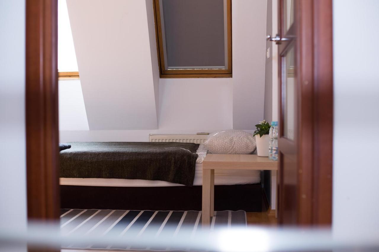 V Hostel Варшава Екстериор снимка