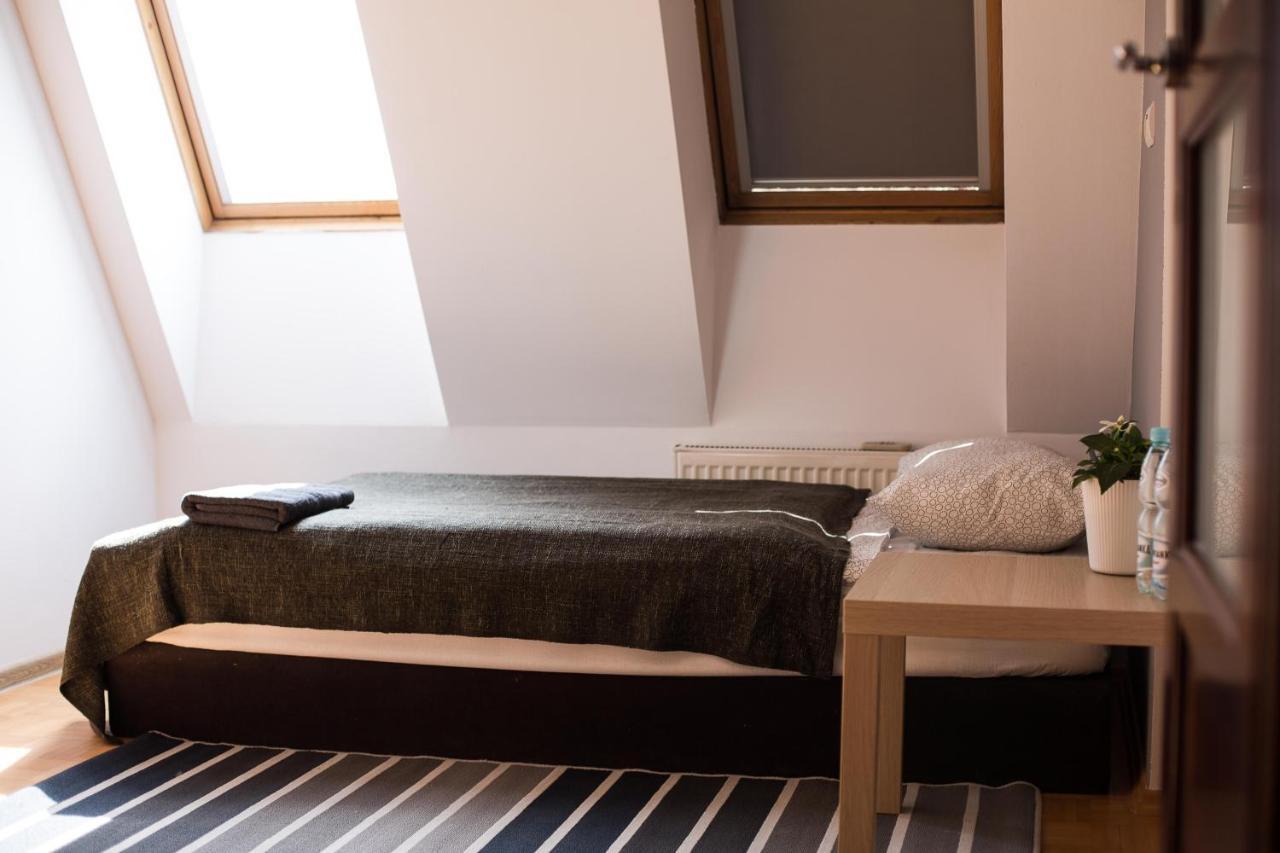 V Hostel Варшава Екстериор снимка