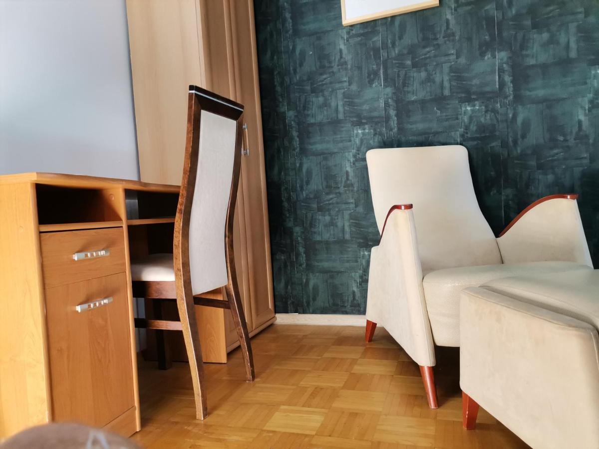 V Hostel Варшава Екстериор снимка